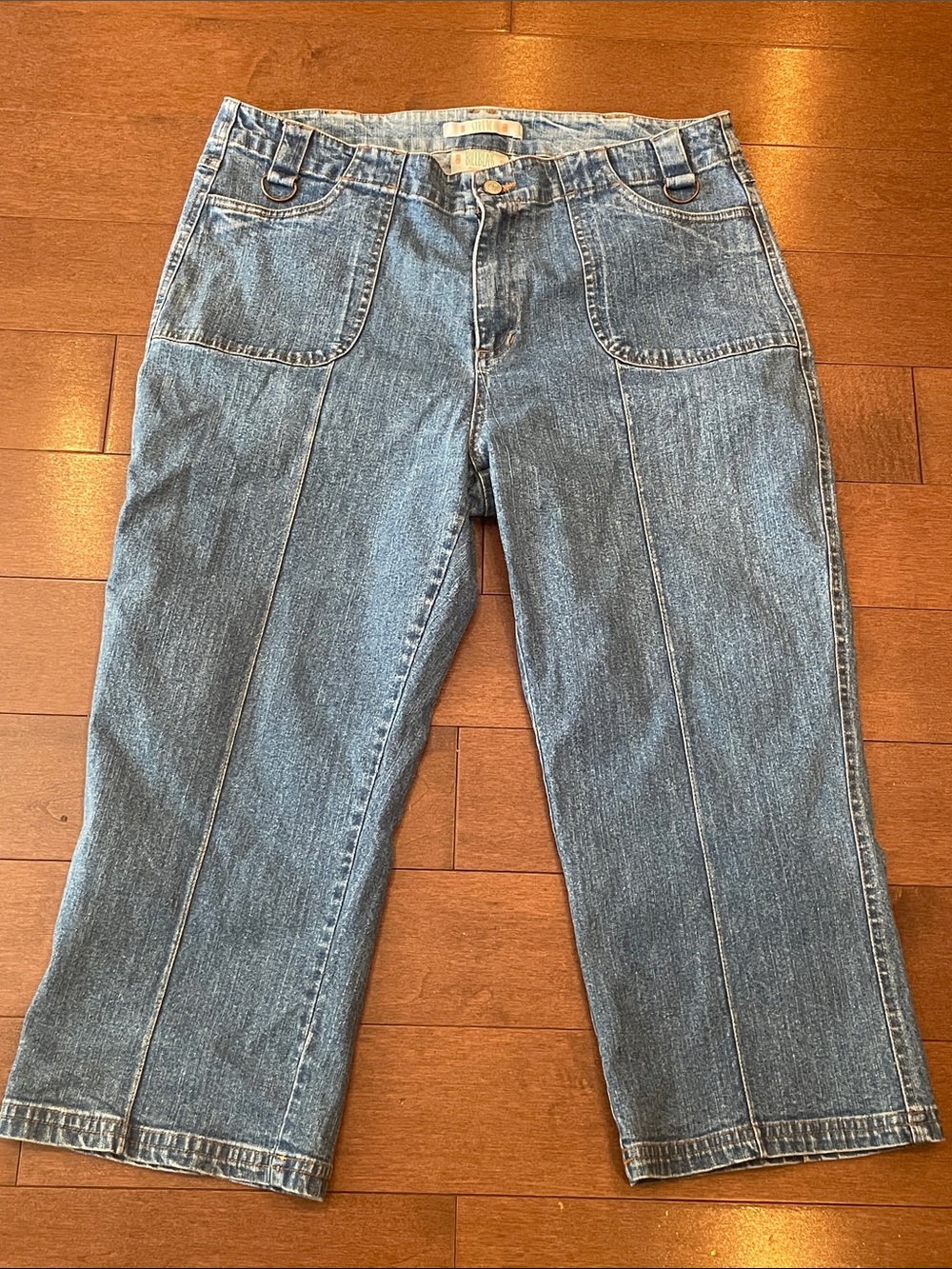 Bill Blass Women’s crop jeans